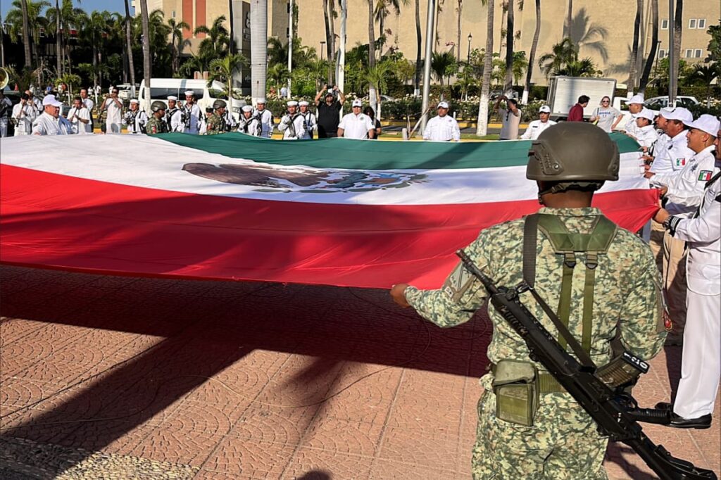 Puerto Vallarta conmemora el Día de la Bandera con acto cívico - Minuto ...