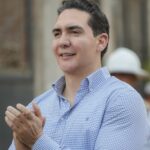 Héctor Santana anuncia construcción de nueva calle en La Misión