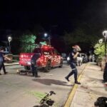 Persona es rescatada de la corriente del Río Cuale