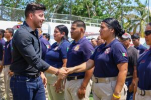 Israel Santillán refrenda respaldo a Protección Civil y Bomberos de Bahía de Banderas