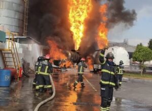 Muere Bombero que participó en el combate a incendio registrado en Tlalnepantla.