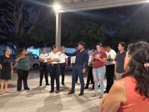 Con diálogo y cercanía, Israel Santillán atiende a vecinos de Valle Dorado