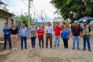 Israel Santillán supervisa avance de la calle Emiliano Zapata en San Vicente