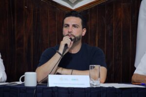 Actualiza Ayuntamiento comodatos de 36 planteles educativos para impulsar mejoras en su infraestructura