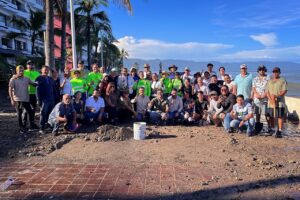 Gobierno Municipal retira piedras y arena del Malecón II