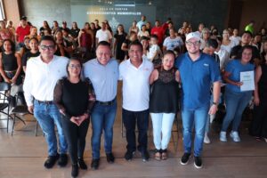 Cerca de 400 vallartenses se gradúan de los talleres de oficios “Renacemos Juntos”